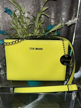 STEVE MADDEN Neon Yellow Crossbody Bag with Chain Strap